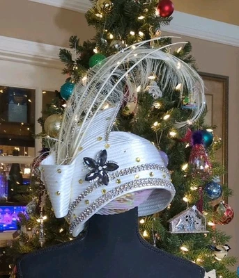 Sombrero de Colección Donna Vinci Couture Blanco Estrás, Plumas, Con Caja Foto 1 de 4