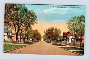 GRINNELL IOWA OLD BEAUTIFUL HOMES ON NORTH BROAD STREET STREET POSTCARD (J-7-2) - Picture 1 of 2