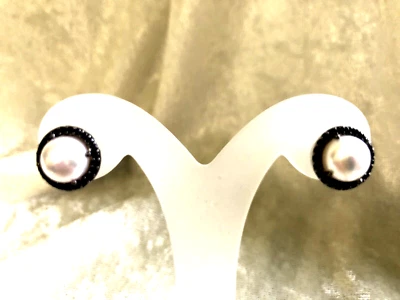 PENDIENTES HONORA PERLAS CULTIVADAS BLANCAS CON CIRCONITAS CÚBICAS NEGRAS, SS (M4406-24) Foto 1 de 4