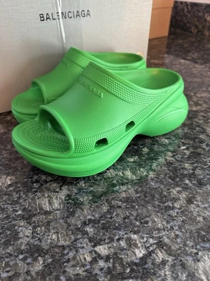 Sandalias Balenciaga x Crocs Piscina Deslizables Goma Verde Talla 38 EE. UU. 8 NUEVAS CON CAJA Foto 1 de 4