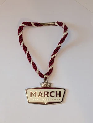 Insignia oscilante Goodwood Revival March Enclosure 2005 Foto 1 de 3