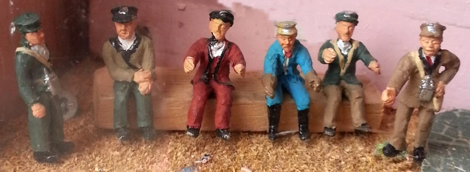 6 Bus Drivers Ticket Conductors F202 UNPAINTED OO Scale Model Kit Figures Metal - Image 1 of 1