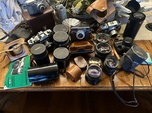 Riesiges Konvolut Vintage Kameraausrüstung Kameras Blitzobjektive Filter Koffer & mehr - Bild 1 von 21