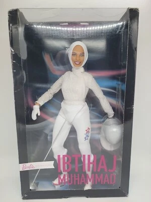 Muñeca Barbie IBTIHAJ MUHAMMAD 2018 inspiradora mujer esgrima firma n.º 1 Foto 1 de 4