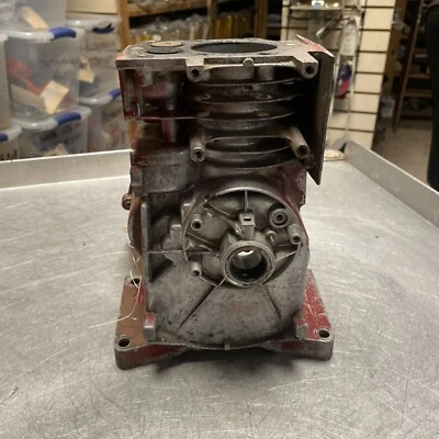 OEM USED 1974 BRIGGS 6B-S-90118 HORIZONTAL ENGINE CYLINDER BLOCK 220476 - Image 1 of 4