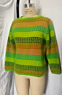 Vtg 60s MOD, MCM Women's PULLOVER SWEATER 3D Waffle KNIT Virgin Wool SCARCE FIND - Image 1 of 4