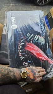 HOT TOYS MMS590 VENOM 1/6  EXCLUSIVE EDITION  - Picture 1 of 6