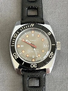 Small Vintage 1974 Timex Skin Diver Manual Wind Watch. Spares or Repairs. - Picture 1 of 12