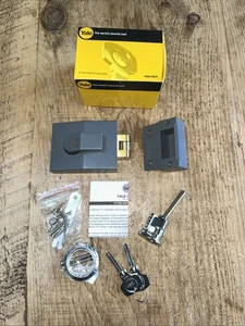 Yale 81 Roller Bolt Nightlatch Grey Yale BS Cylinder 2 Keys B- 81 -DMG-PC-60 - Picture 1 of 7