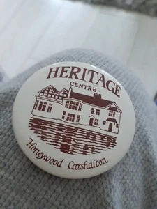 Insignia vintage de madera de miel Carshalton Heritage Centre  - Imagen 1 de 2