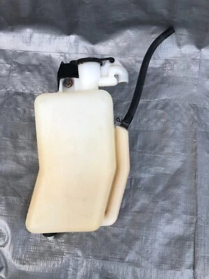 2004 2005 2006 Toyota Tundra 4.7L V8 coolant reservoir / radiator tank  Foto 1 de 4