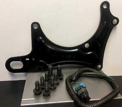 OEM 2000-2002 Saturn SL1 Air Conditioning A/C AC Compressor - Front Bracket Only - Imagem 1 de 4