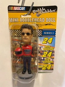 JEFF GORDON DUPONT MINI BOBBLE HEAD DOLL ( BOBBLE DOBBLES ) 2003 SERIES 3 NASCAR - Picture 1 of 6
