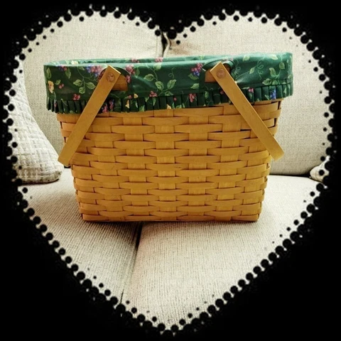 1997 Longaberger large magazine basket, Excellent Condition Cover