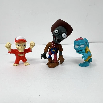 Lote de figuras de acción coleccionables Plants vs Zombies Cowboy 2.5" y Zuru Zombie 1.5" Foto 1 de 4