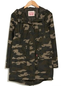LEVI'S The Jess Cotton Fishtail Hooded Parka Jacket Green Camo Medium M 8-10 NWT - Picture 1 of 3