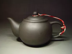 ANTIGUA TETERA DE CERÁMICA CHINA YIXING ARCILLA DE TIERRA ""PINGNI", con MARCA. 20th C - Imagen 1 de 11