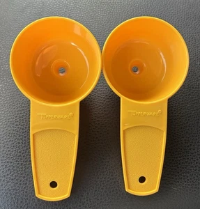 Tupperware Juego de 2 Mini Embudo Gadget # 877 en Amarillo.  ¡Nuevo! - Imagen 1 de 2