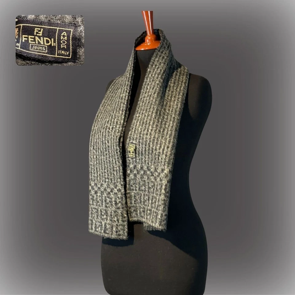Bufanda de invierno de lana negra/gris estampada vintage genuina FENDI Foto 1 de 4