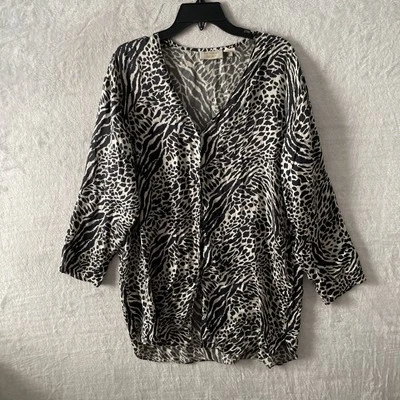 Top de mujer Victoria's Secret con botones estampado animal mediano seda vintage manga larga Foto 1 de 4