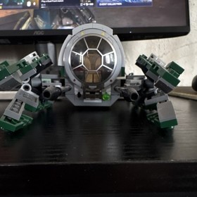 LEGO Star Wars: The Clone Wars Yoda&rsquo;s Jedi Starfighter with R2-D2 