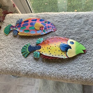 Schöner signierter handbemalter Papageienfisch. Ein Paar. - Bild 1 von 4