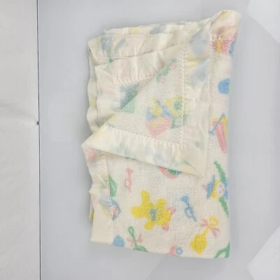 Vintage 70s 80s Acrylic Pastel Baby Blanket Nylon Satin Trim Edge Bear Dog Toys - Изображение 1 из 4