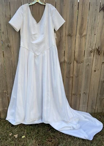 Bridal Originals NWT White Wedding Dress Plus Size 26 Train Beaded Short Sleeves - Picture 1 of 9