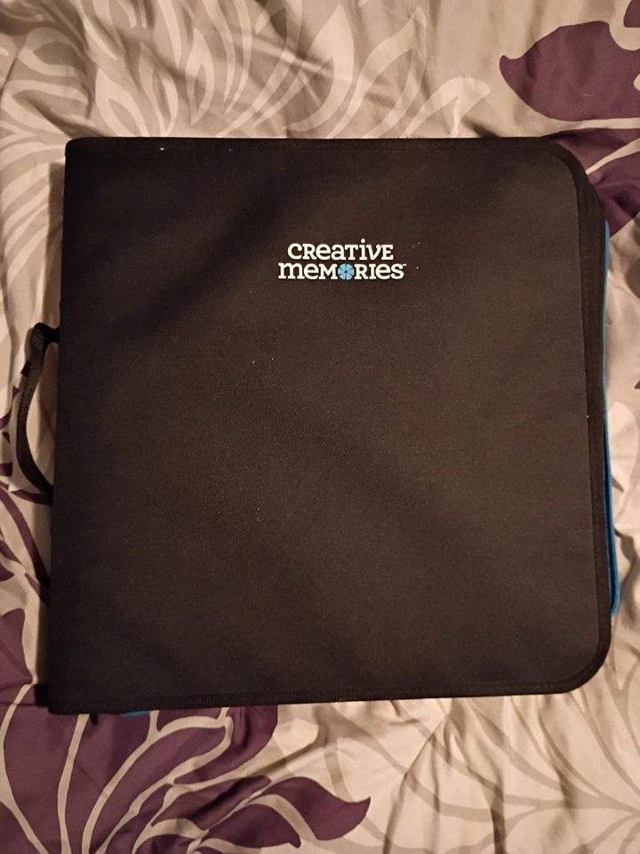 Carpeta Creative Memories para ordenar y guardar con lote de 16 plantillas más otros extras Foto 1 de 4
