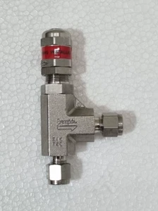 SWAGELOK SS-4R3A, HIGH PRESSURE PROPORTIONAL RELIEF VALVE, 1/4" OD - Picture 1 of 13