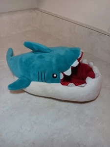 KIDS CAT & JACK PLUSH SOFT SHARK SLIPPERS SIZE Childs Small Funny Gift - Picture 1 of 8