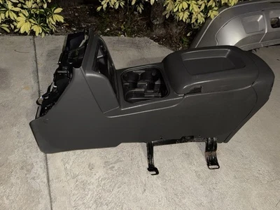 2003-2006 SILVERADO TAHOE  SIERRA YUKON CENTER CONSOLE DARK PEWTER - Image 1 of 4