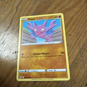 Gligar - 095/196 - Lost Origin - Pokemon Card - Mint/NM - Picture 1 of 2