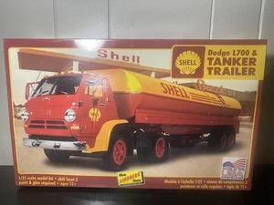 Lindberg, Dodge L700 & Tanker Trailer, 1/25 scale !!Factory Sealed!! - Picture 1 of 6