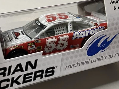 Brian Vickers #55 2013 Aaron’s University of Louisville 1/64 NASCAR Diecast Box Foto 1 de 4
