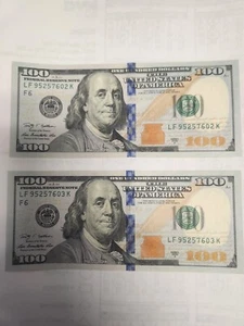 Sequential order $200 - 2 2009 $100 BILLS (HUNDRED DOLLAR BILLS) - Picture 1 of 3