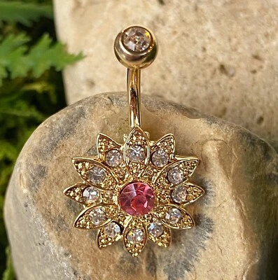 Flor con pétalos pavimentados de cristal central ombligo anillo perforado ombligo Foto 1 de 2