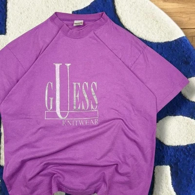 Camiseta Vintage Guess Jeans Roxa Gráfica Ponto Único G/XL - Imagem 1 de 4