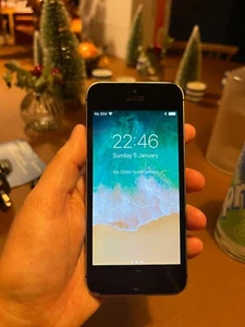 Apple MLM62B/A iPhone SE 64GB Unlocked Smartphone - Silver - Picture 1 of 6