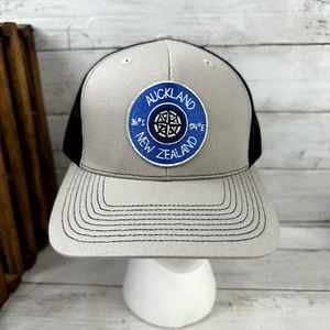 Auckland New Zealand Gray Black Snapback Hat Outdoor Cap Patch logo travel NWOT - Picture 1 of 8