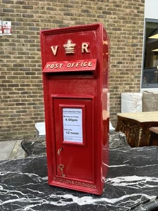 Quality Reproduction VR (Victoria Regina) Red Cast Iron Post Box 25 x 29 x 67cm - Picture 1 of 8