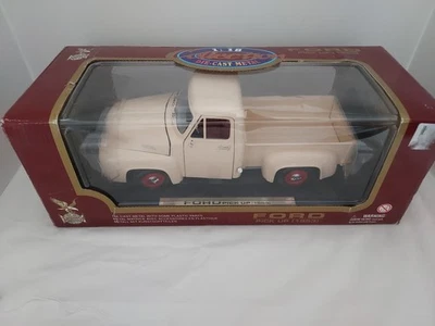 Camioneta Ford F-100 1953 Road Signature modelo fundido a presión beige crema 1/18 nueva en caja  Foto 1 de 4