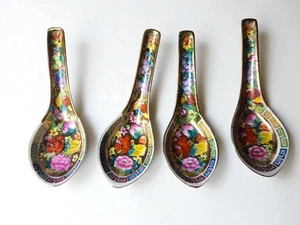 Set of 4 Famille Rose Chinese Soup Spoons – Millefleur Gilt Greek Key – Vintage - Picture 1 of 5
