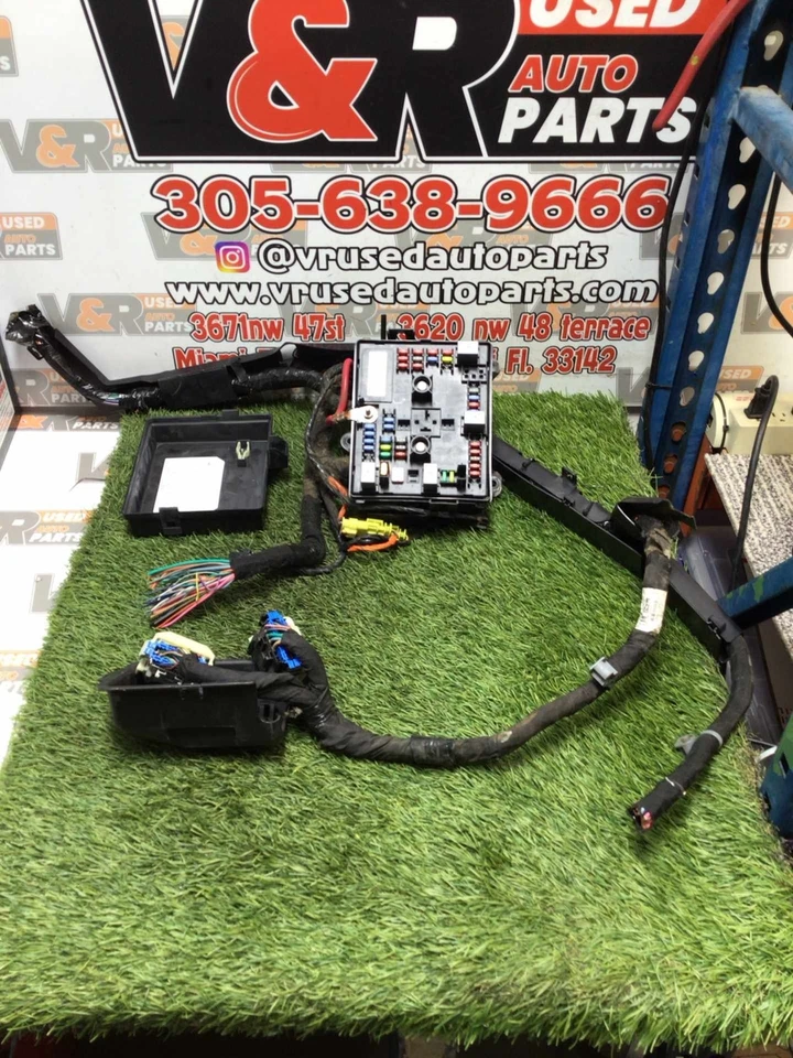 ✅ 2013 CHEVY EXPRESS 2500 Engine Fuse Box W/ Main HarnessPn:22767373 OEM - Image 1 of 4