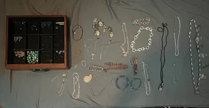 Lot of Vintage Miscellaneous Jewelry - Necklaces, Bracelets, Parts, & Beads - Picture 1 of 12