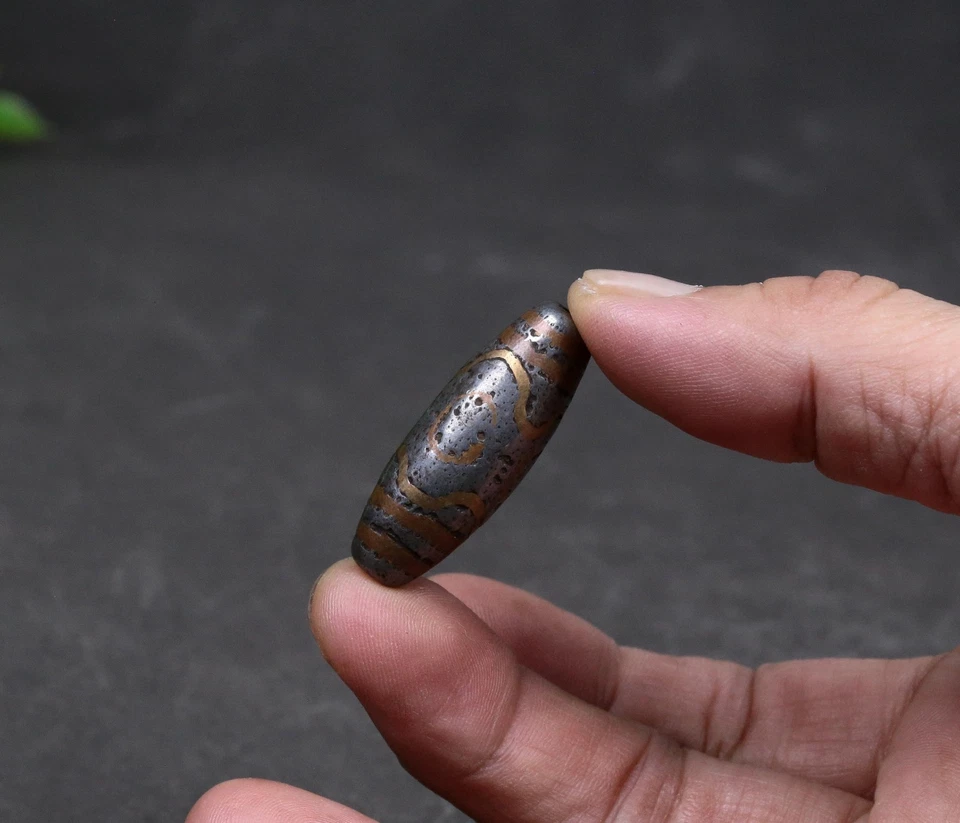 Tibetan Himalayan, Nepalese old Dzi beads, meteorite iron beads - Image 1 of 4