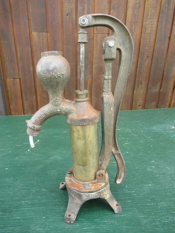 Vintage Cast Iron SMART BROCKVILLE Hand WATER PUMP with Brass Cylinder 21" High Cover