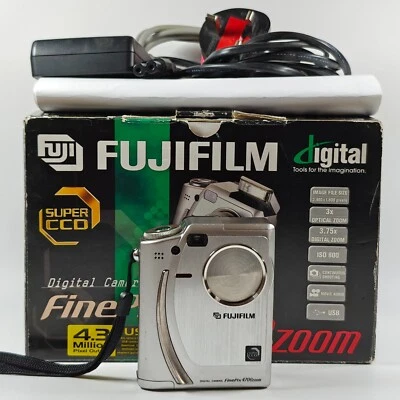 Fujifilm FinePix 4700 Zoom Digital Camera 2.4MP Silver Compact Retro 2000s Boxed - Image 1 of 4