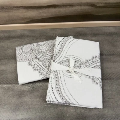 Juego de fundas de almohada Pottery Barn Sonya Medallion King/2 grises múltiples nuevas sin etiquetas Foto 1 de 4