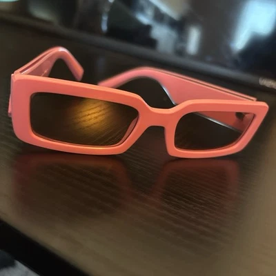 Gafas de sol Dolce And Gabanna rosa para mujer LIGERAMENTE USADAS. ¡SE ENVIARÁ EL DÍA COMPRADO!📦 Foto 1 de 4